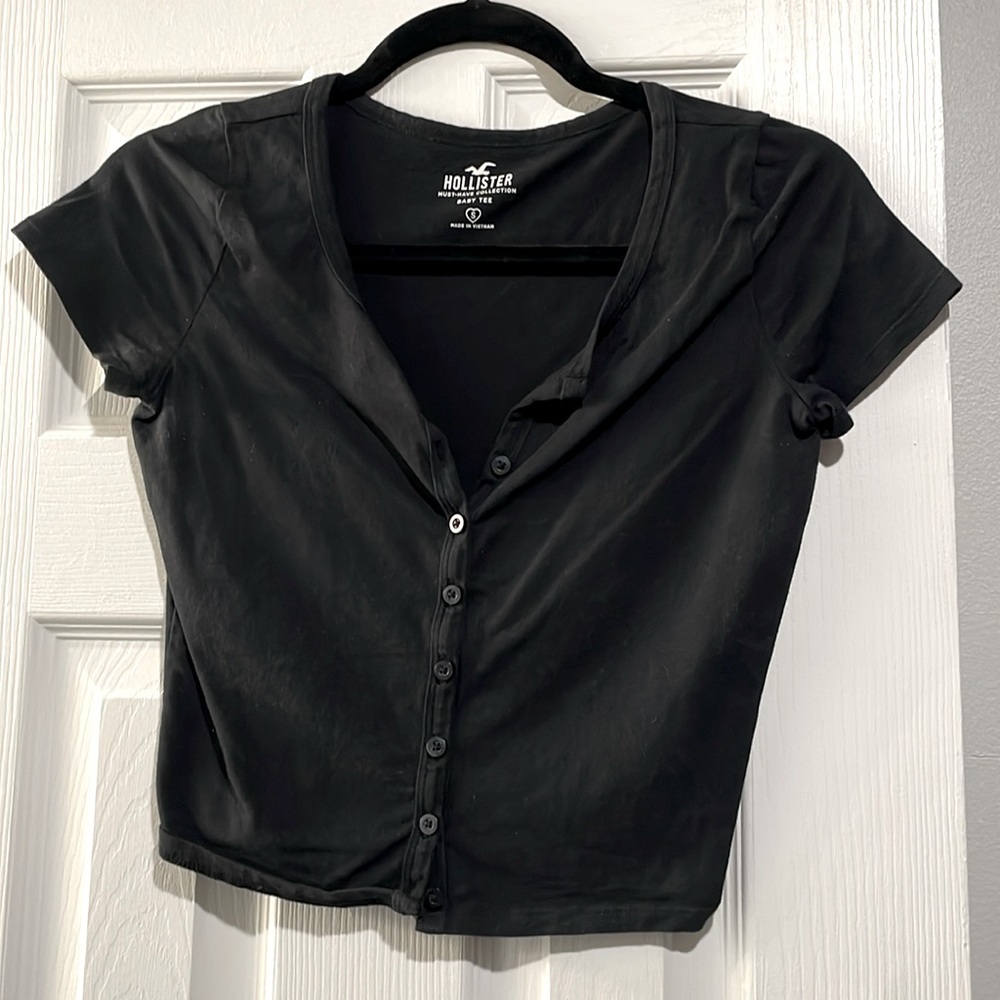 Hollister “baby tee” crop top